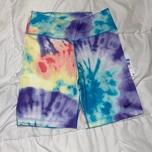 NIKE WOMEN DRI-FIT TYE DIE SHORTS